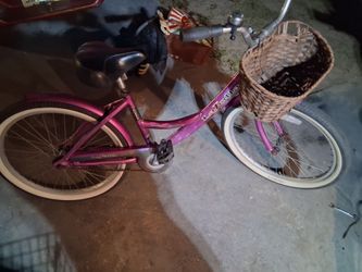 La Jolla Cruiser Bike with Basket
