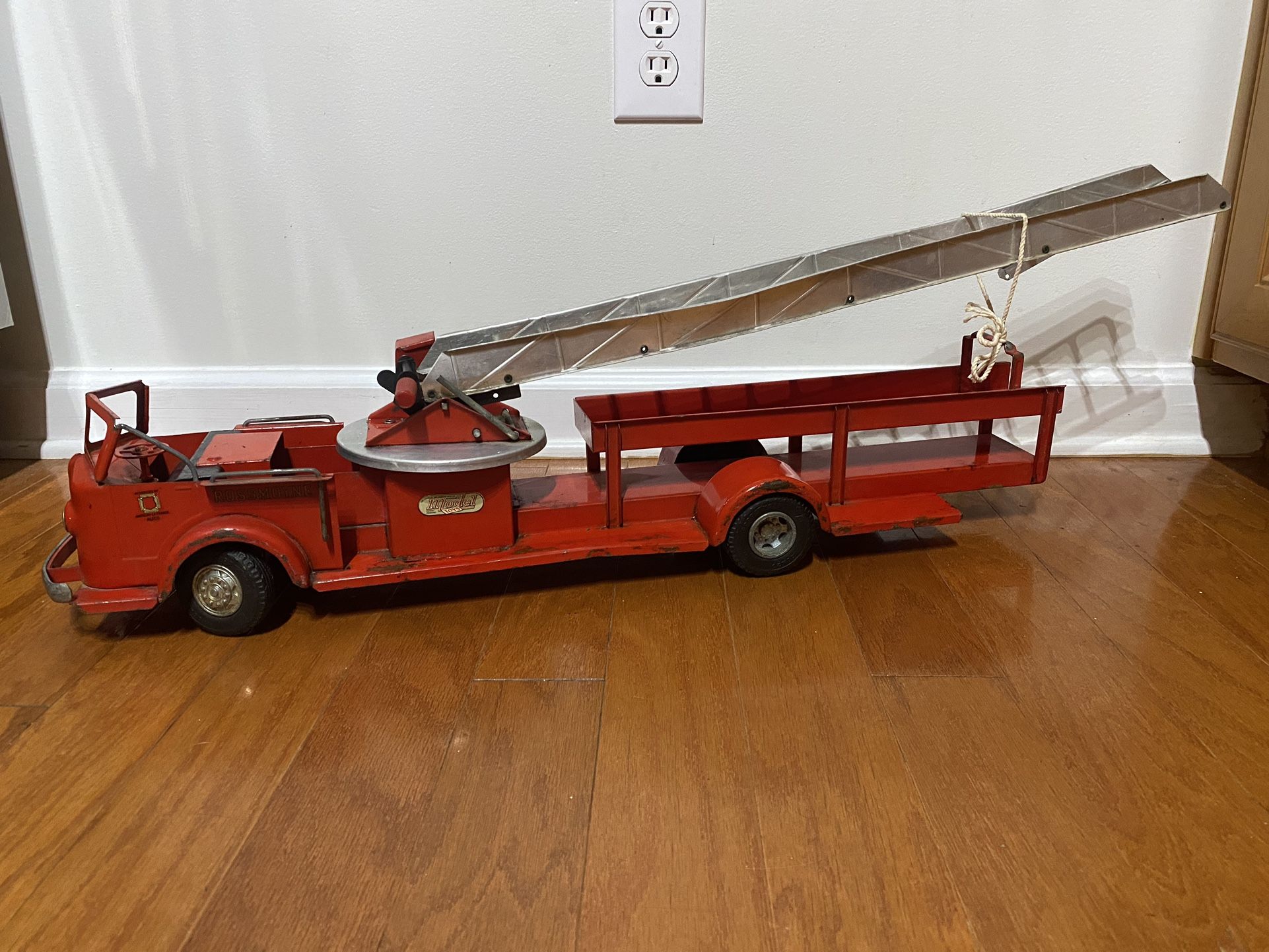 Doepke Rossmoyne Fire Engine Aerial Ladder Truck 28" Vintage/Antique