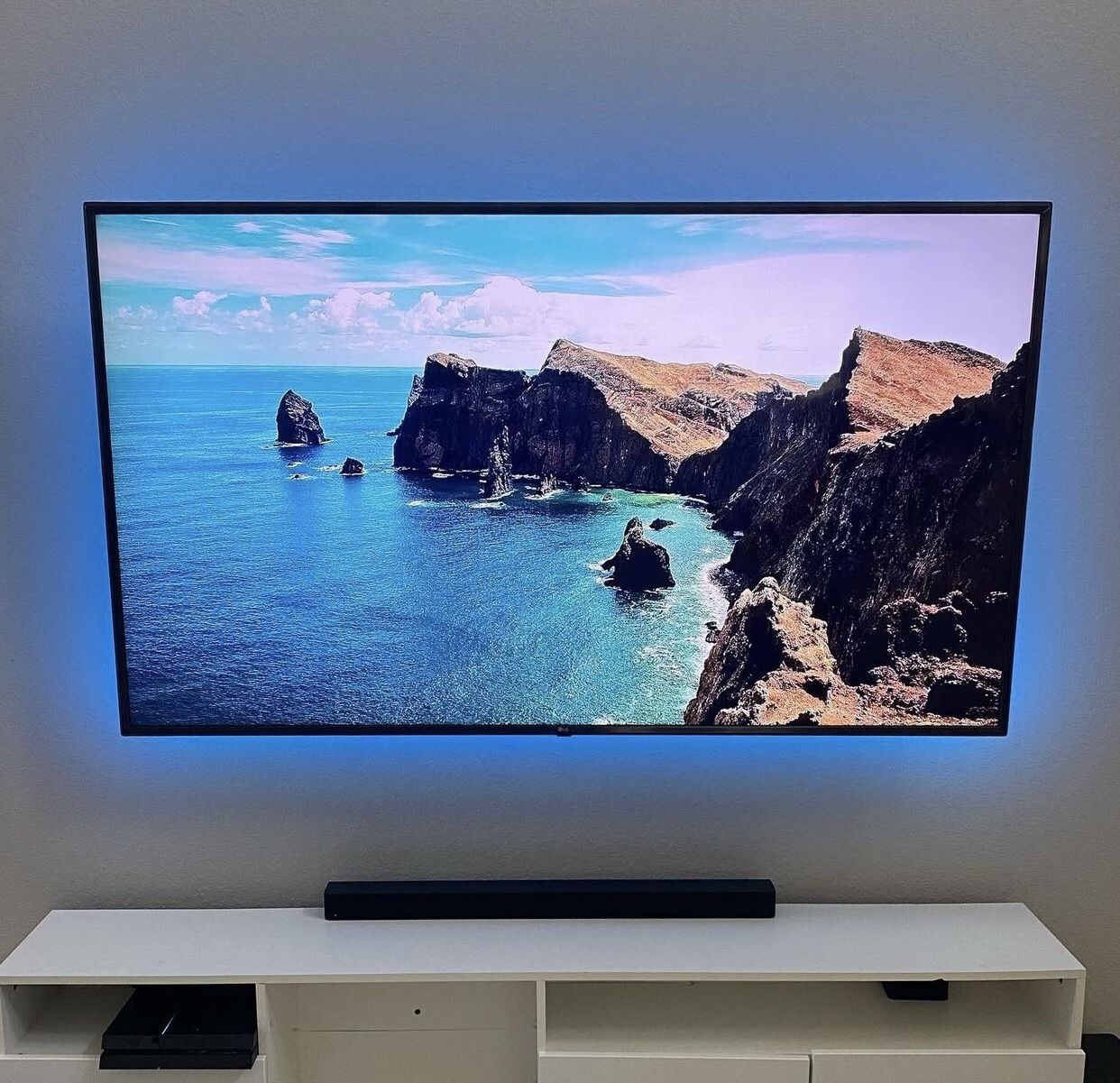 TV MOUNT