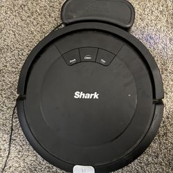 SHARK ROBOTIC VACUUM 