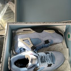 Jordan 4 University Blue Size 8.5