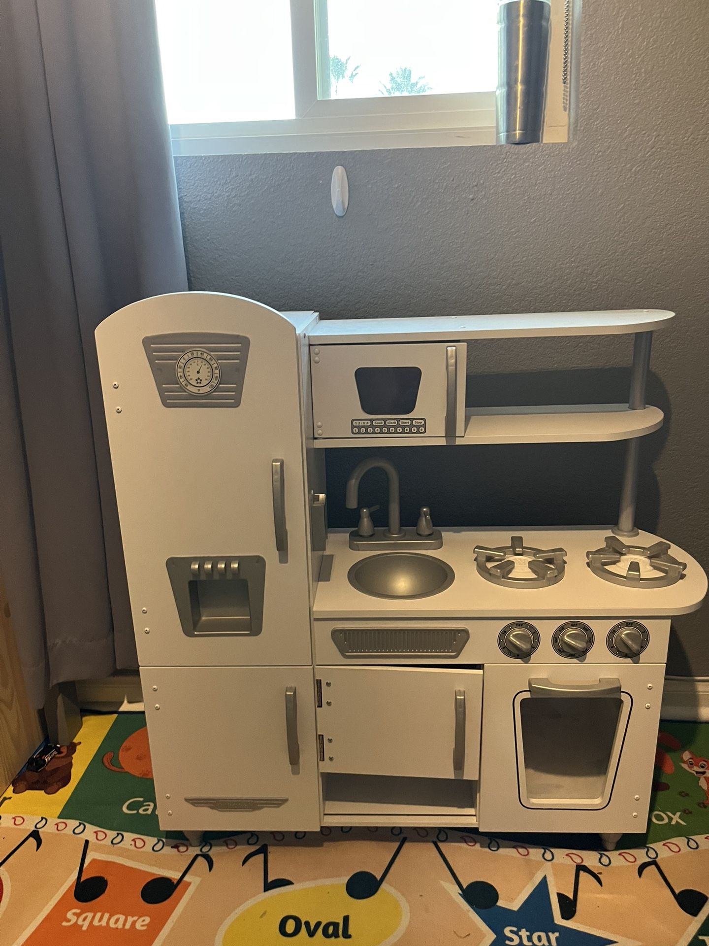 KidKraft vintage White Play Kitchen 