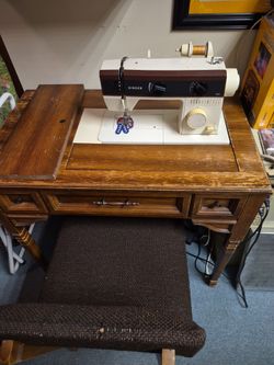Singer electric sewing machine with cabinet and chair