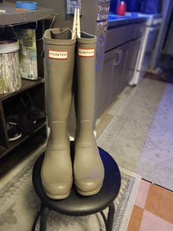 Boots size 7