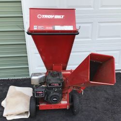 Chipper Shredder Troy Bilt with Briggs Stratton Engine 11.5 Torque