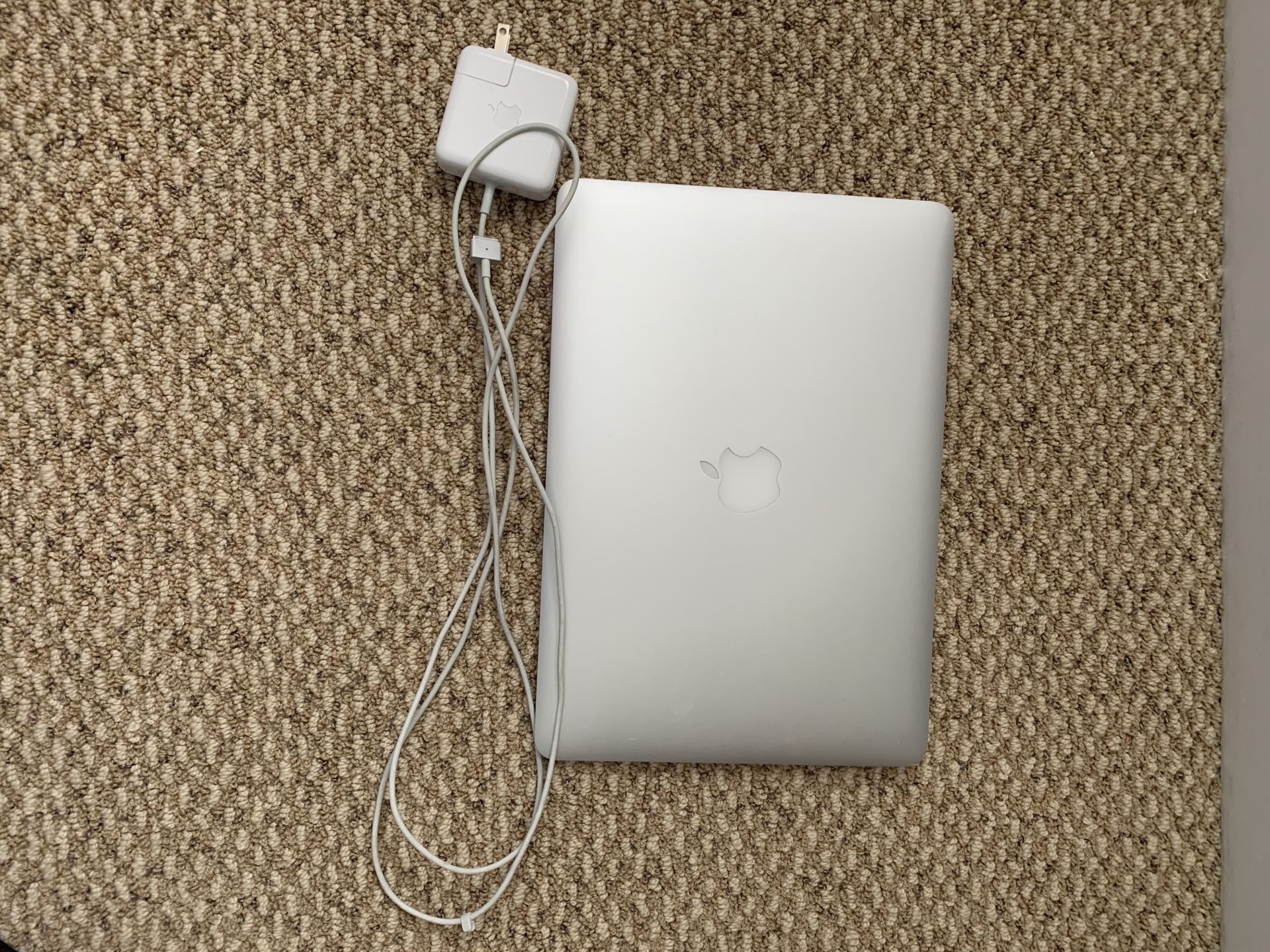 2015 MacBook Air 13” & Charger