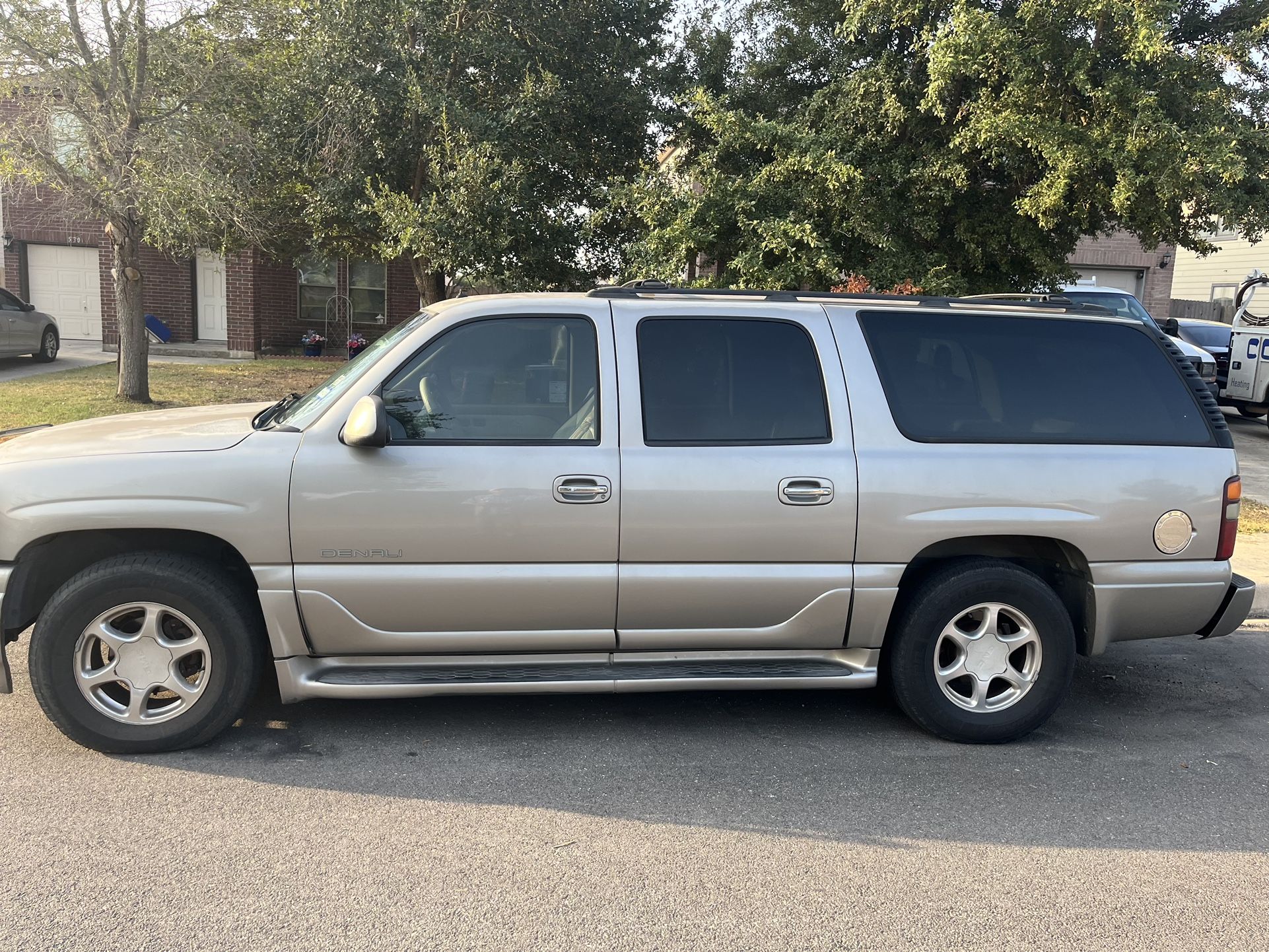 2002 GMC Yukon Denali for Sale in Kyle, TX - OfferUp