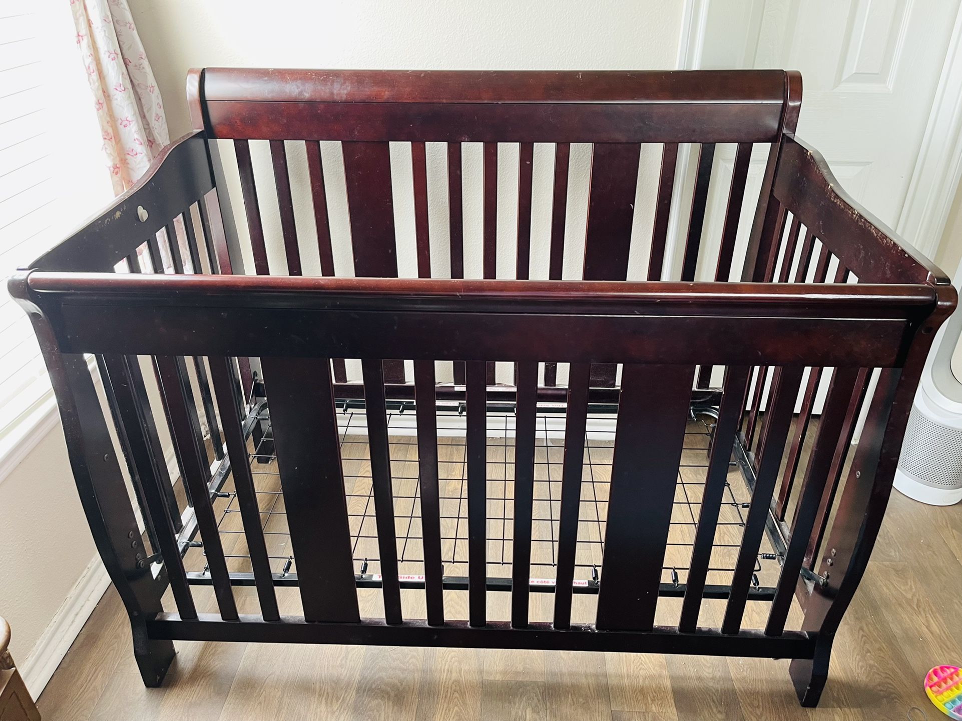 Crib With Mattress, Mesh Liner, Rail Guard, Sheets