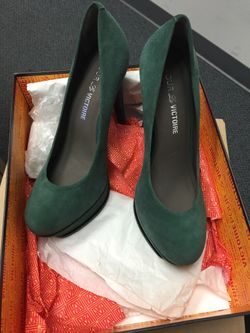 Brand new Pour la victoire high heel in size 7.5