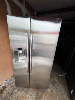 SAMSUNG REFRIGERATOR