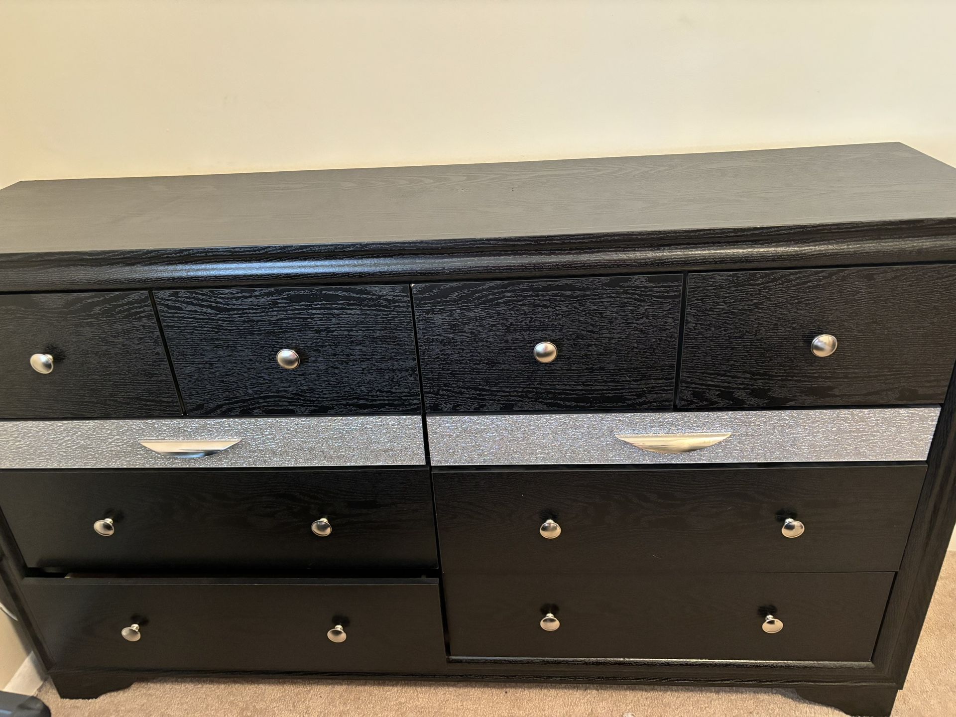 Beautiful Drawers With Mirror