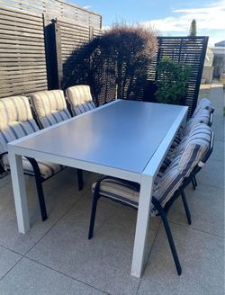 PP 6 or 8 seater table