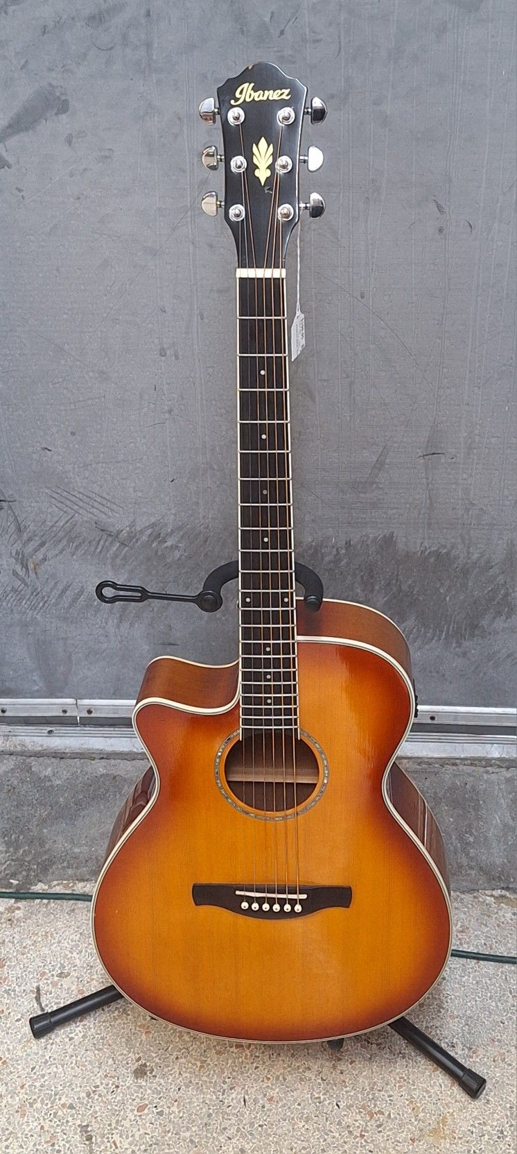 IBANEZ ELECTRIC ACOUSTIC GUITAR AEG18LII-VV