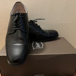 Florsheim Reveal Oxford Dress Shoes Size 5 Big kid