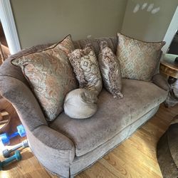 New Marge Carson Loveseat With Pillows