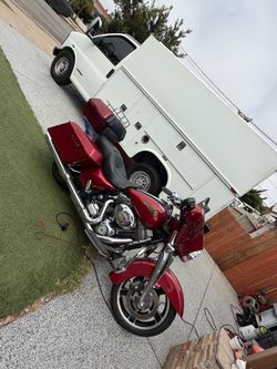 Harley Davidson 2012.  En perfectas condition llantas nuevas la banda cardan nueva los aceites nuevos trabaja muy bien x $9950.  O mejor precio