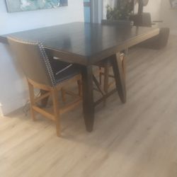 Almost New High Kitchen Dining Table  With Or Without Chiars