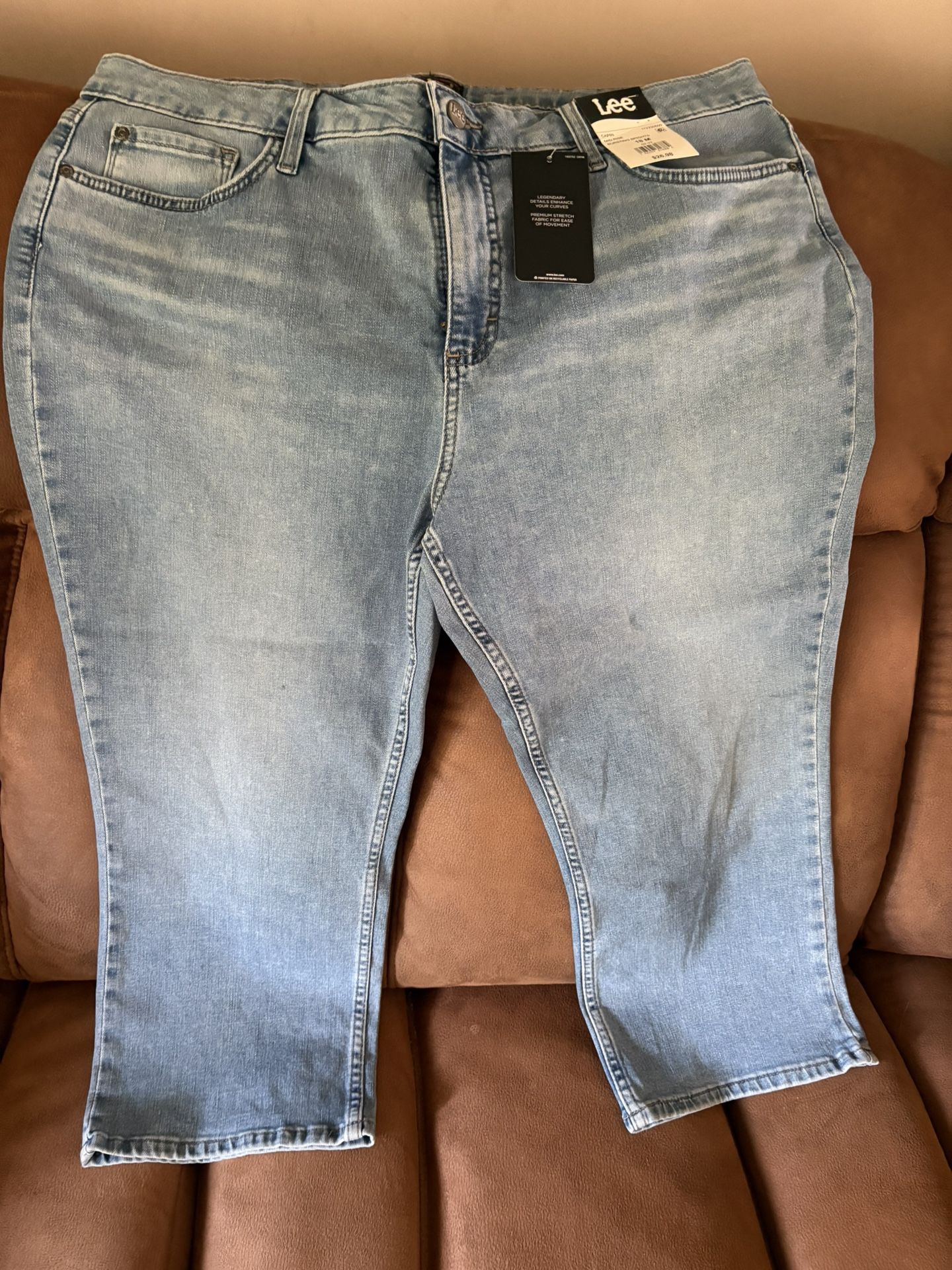 NEW WOMEN’S LEE BLUE JEANS SIZE 18 Med