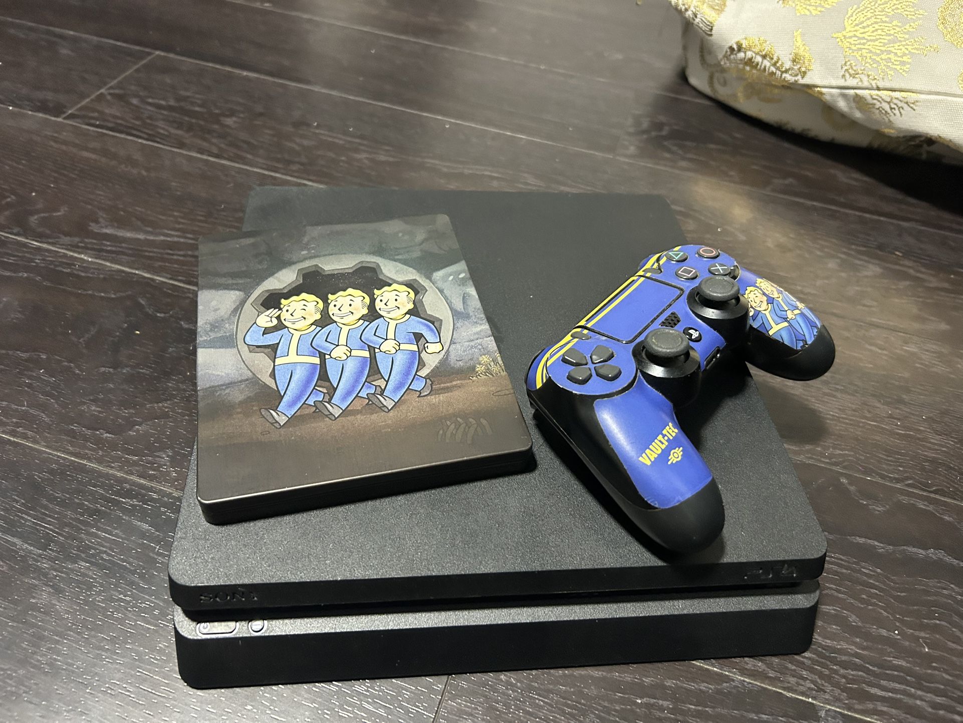 PS4 500 GIG CONSOLE & PS4 SLIM