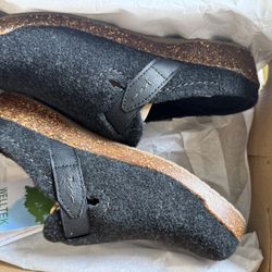 NIB Earth Origins Jenna Felt Slip-On Clogs – Women’s 6.5 Wide  Description: Brand new in the box Earth Origins Jenna felt slip-on clogs. Never wor