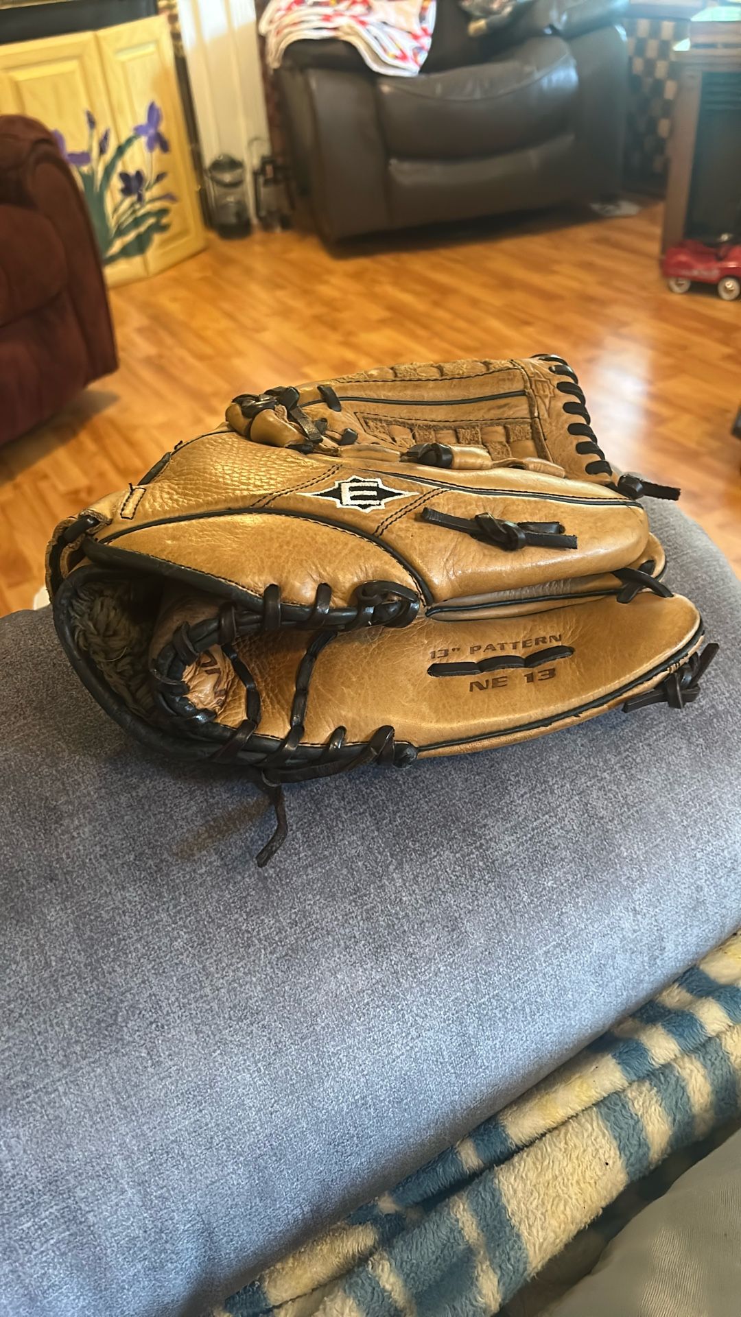 Easton Baseball/Softball Right Hand Glove