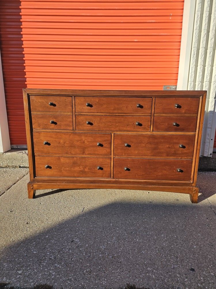 Solid Mahogany Wood Broyhill 8 Drawer Dresser