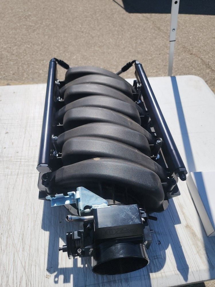 LS7 Square Port Intake With 102 Throttle And Fuel Rails