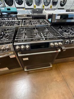 Café Matte Black Gas Range with 6 Burners 30”