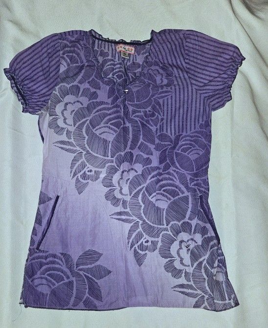 Koi Scrub Top In Purples With A Button On The Top Size Xsmall