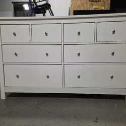 Modern Large White / Cream 8 Drawer Dresser