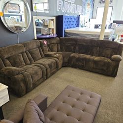 Super Deal 6 Pcs Sectional Brown Plush Fabric With 3 Recliners, Cup Holder & Storage $899