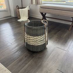 Beautiful Basket LIKE NEW