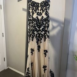 Elegant party dress size XL in excellent condition like new. It’s available as long as you can see this post so please don’t ask me this question.