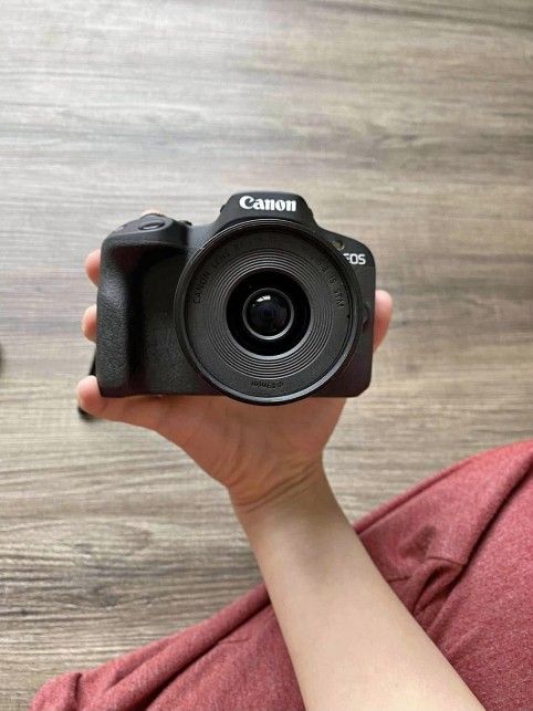 Canon R50
