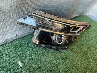 2021 2023 kia seltos left side headlight halogen.   Led accent