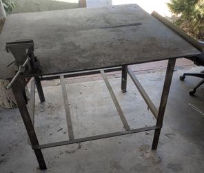 Steal working table with vice