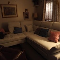 Sectional with pullout bed