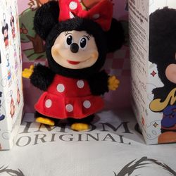 MICKEY FAMILY MEMBERS  on sake 15$