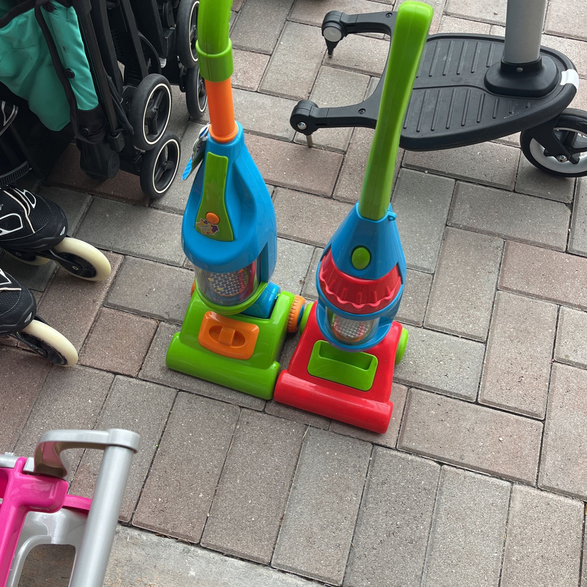 Toy vacuum 