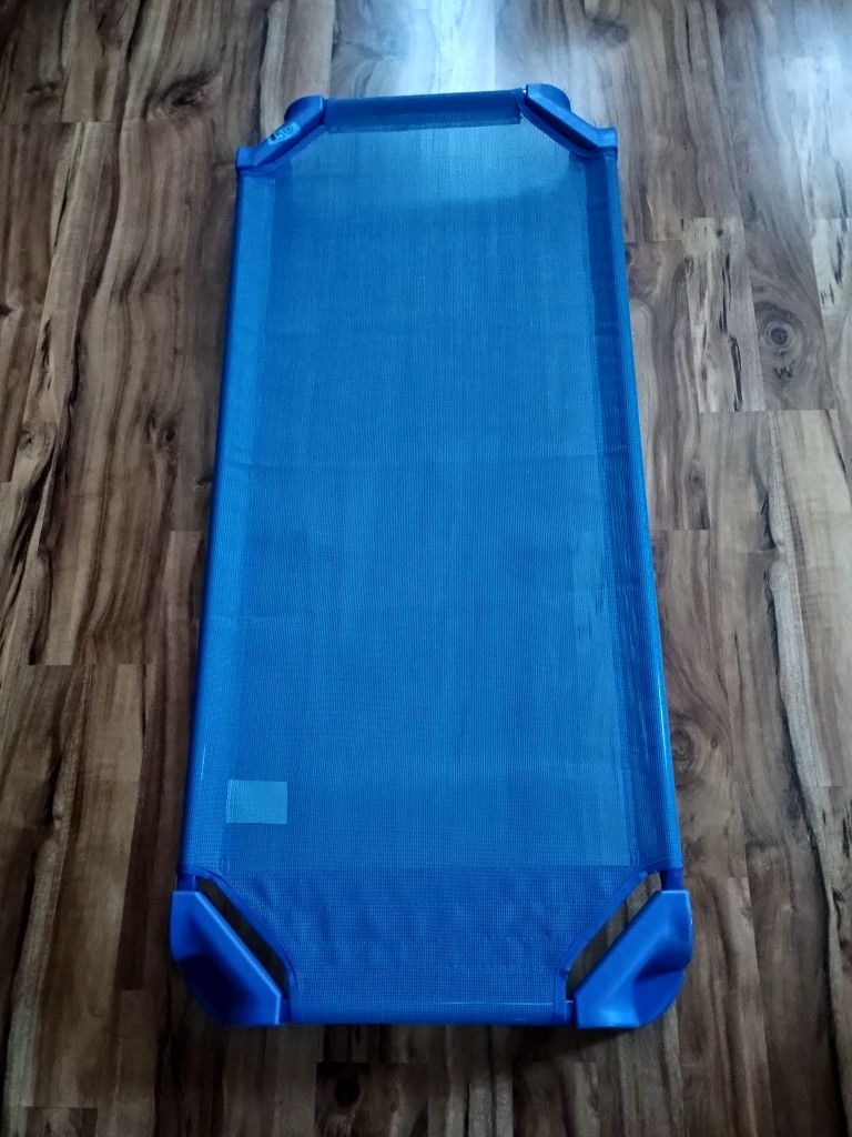 Scrog's Daycare Cot