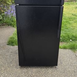 Ge Fridge Size 28w 28d 64h) I Can Help You With Free Deliver Within 10 Miles Distance 