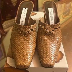 Brand New In The   J.Pliner Size 8 N Made In Spain 