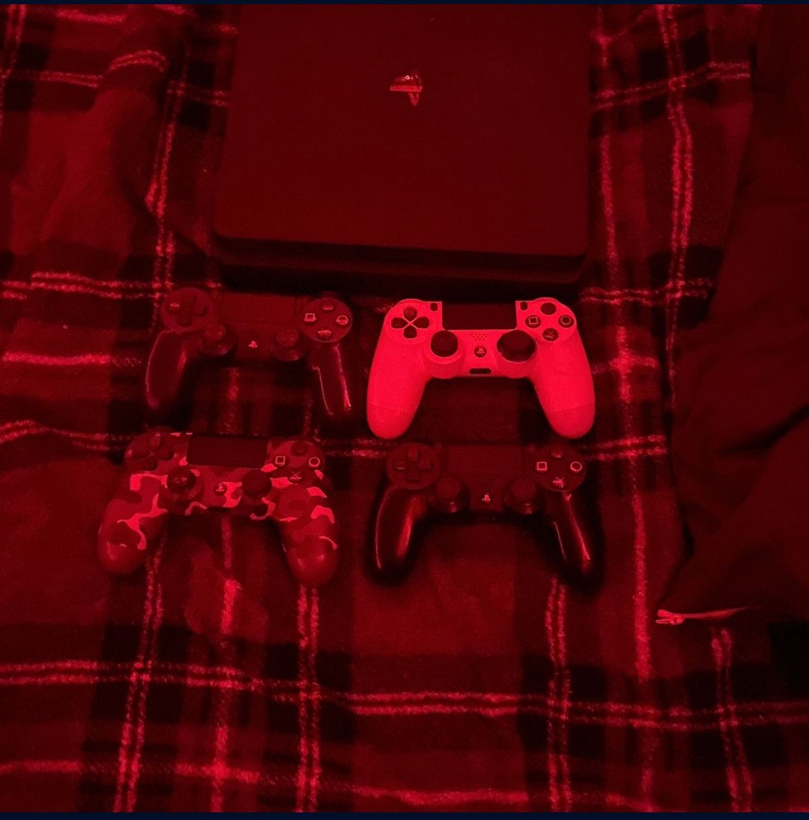 PS4 Pro And PS4 Slim