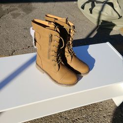 Girl's Boots Size 4