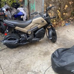 2022 honda Navi got it on a trade with no papers and it has a switch instead  of keys starts first kick it aslo has push start if u don’t want to kick