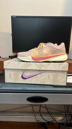 Zoom Freak 5 Basketball Shoe