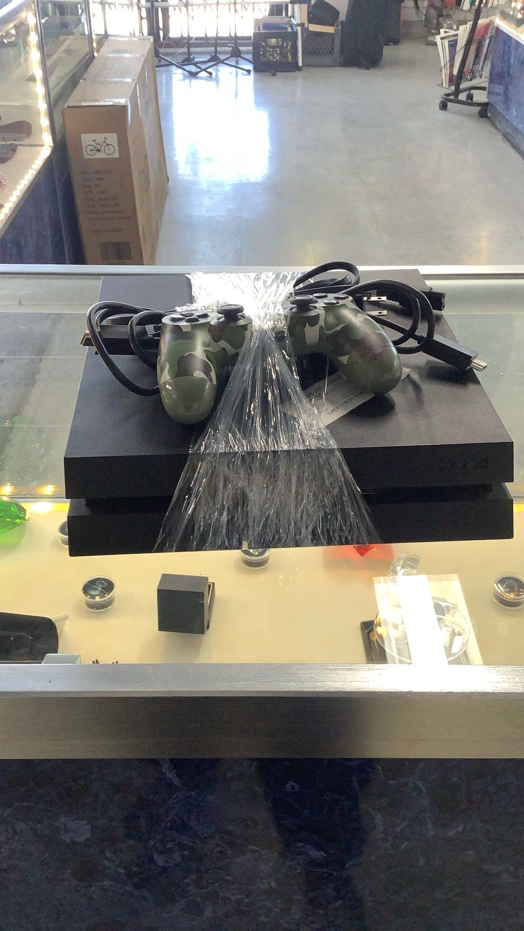 PS4 Gaming Console W Controller