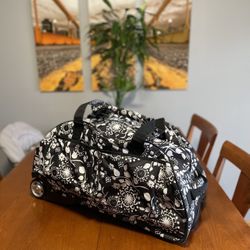 NEW ThirtyOne Rolling Carry On Bag