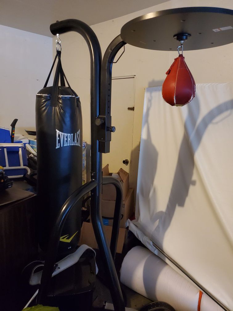 Everlast punching bag / speed bag with full stand