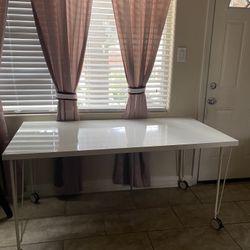 Table With Wheels